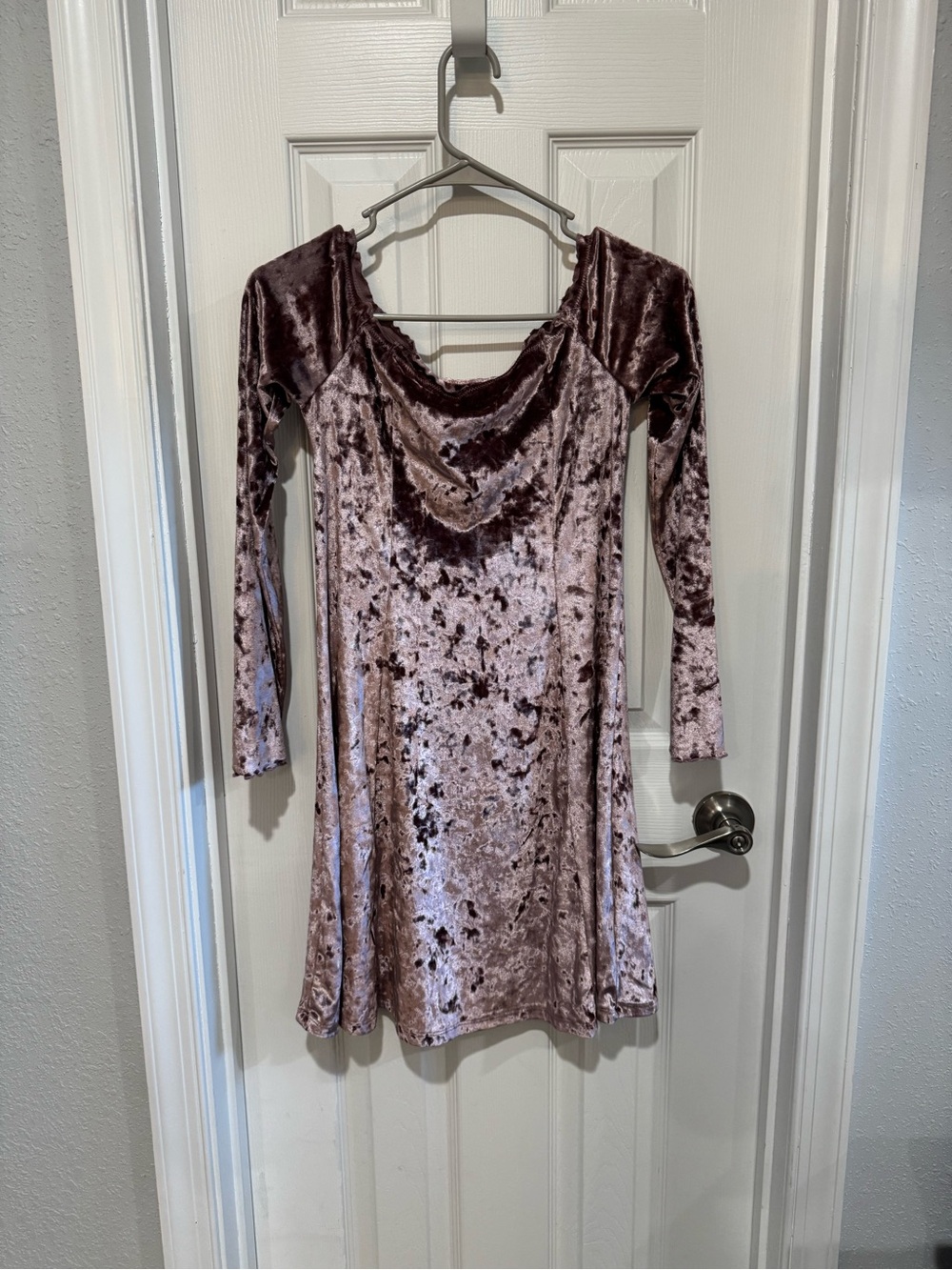 Hollister Crushed Velvet Long Sleeve Dress in Mauve